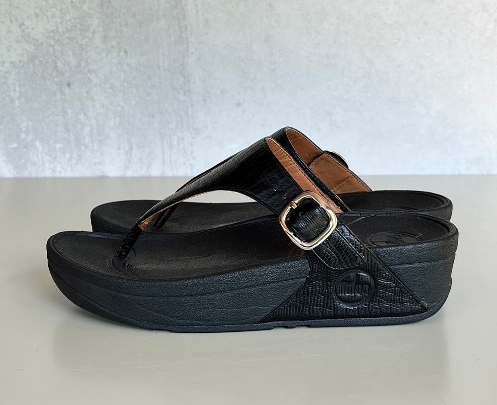 Fitflop Women's Black Crocodile Pattern The Skinny Thong Sandals size US 5